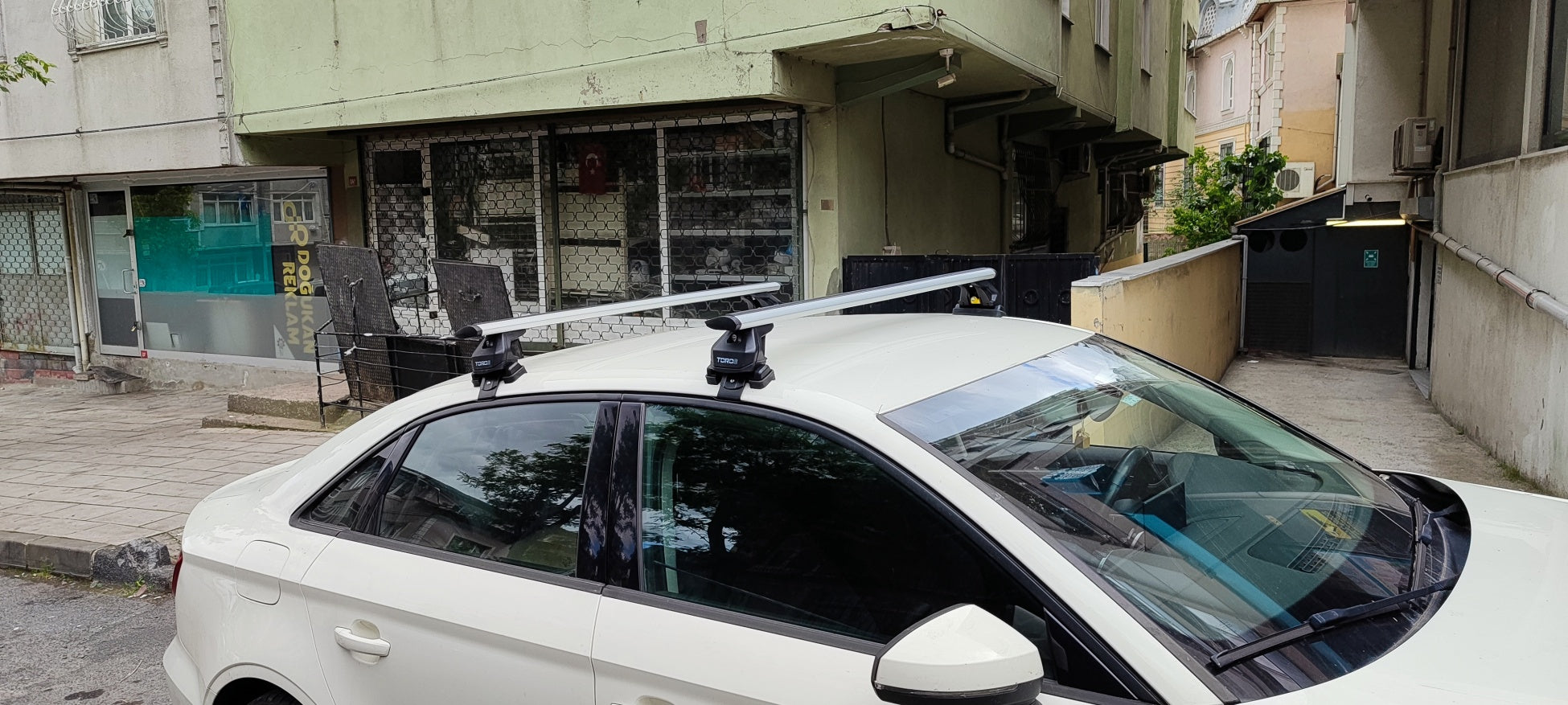 For Audi A3 Sedan Roof Rack Cross Bars Normal Roof Alu Silver 2013-Up For Audi A3 Sedan Roof Rack Cross Bars Normal Roof Alu Silver 2013-Up